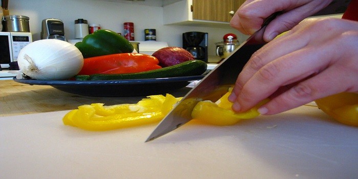 How to Choose Best Knives for Chopping Vegetables