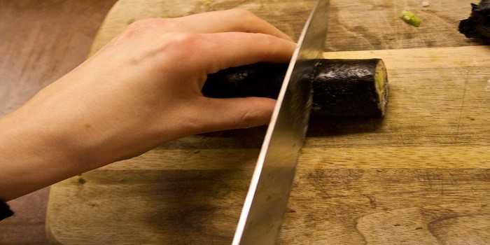 How to Cut Sushi (Step by Step)